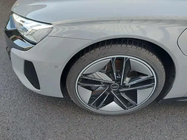Audi e-tron GT view 15