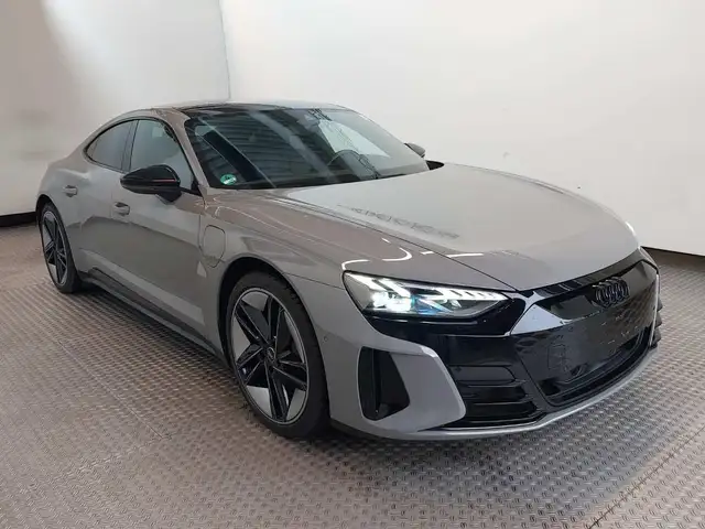 Audi e-tron GT view 4