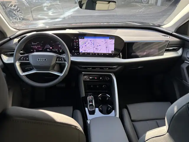 Audi Q5 view 9