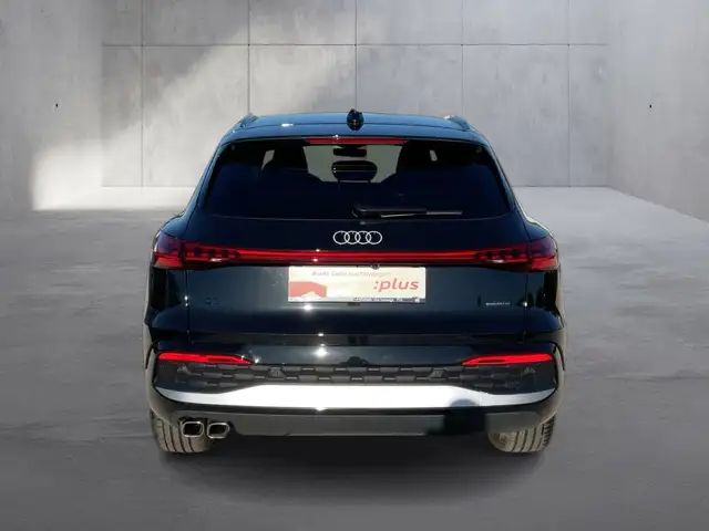 Audi Q5 view 4