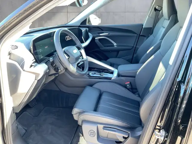 Audi Q5 view 10