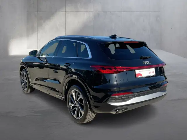Audi Q5 view 3