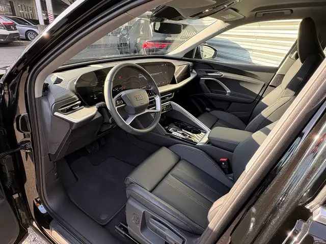 Audi Q5 view 11