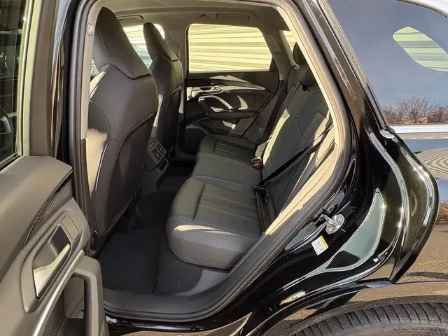Audi Q5 view 13