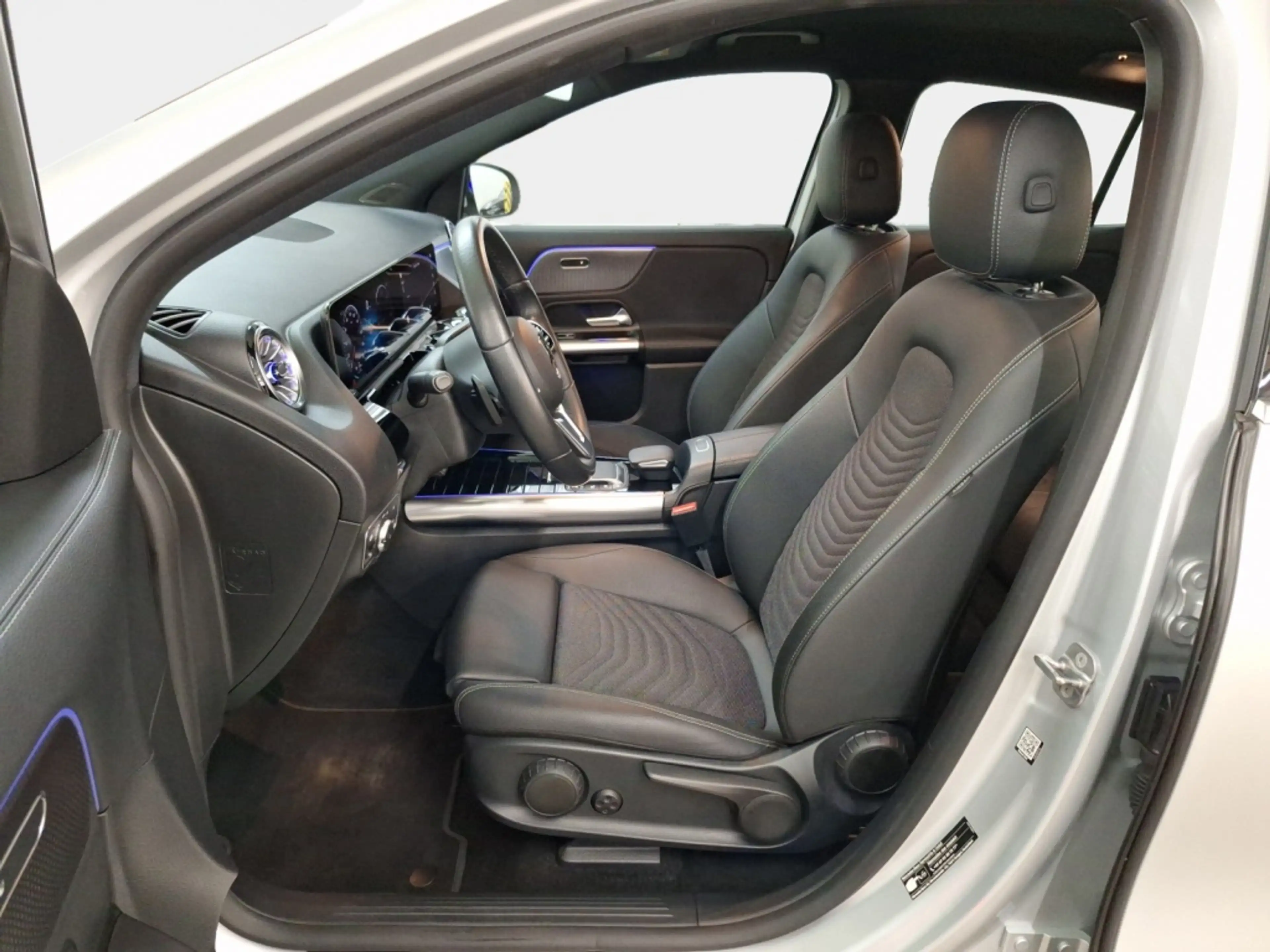 Mercedes-Benz EQA 250 + Progressive LED Distronic Kamera Navi Automatik — photo 10