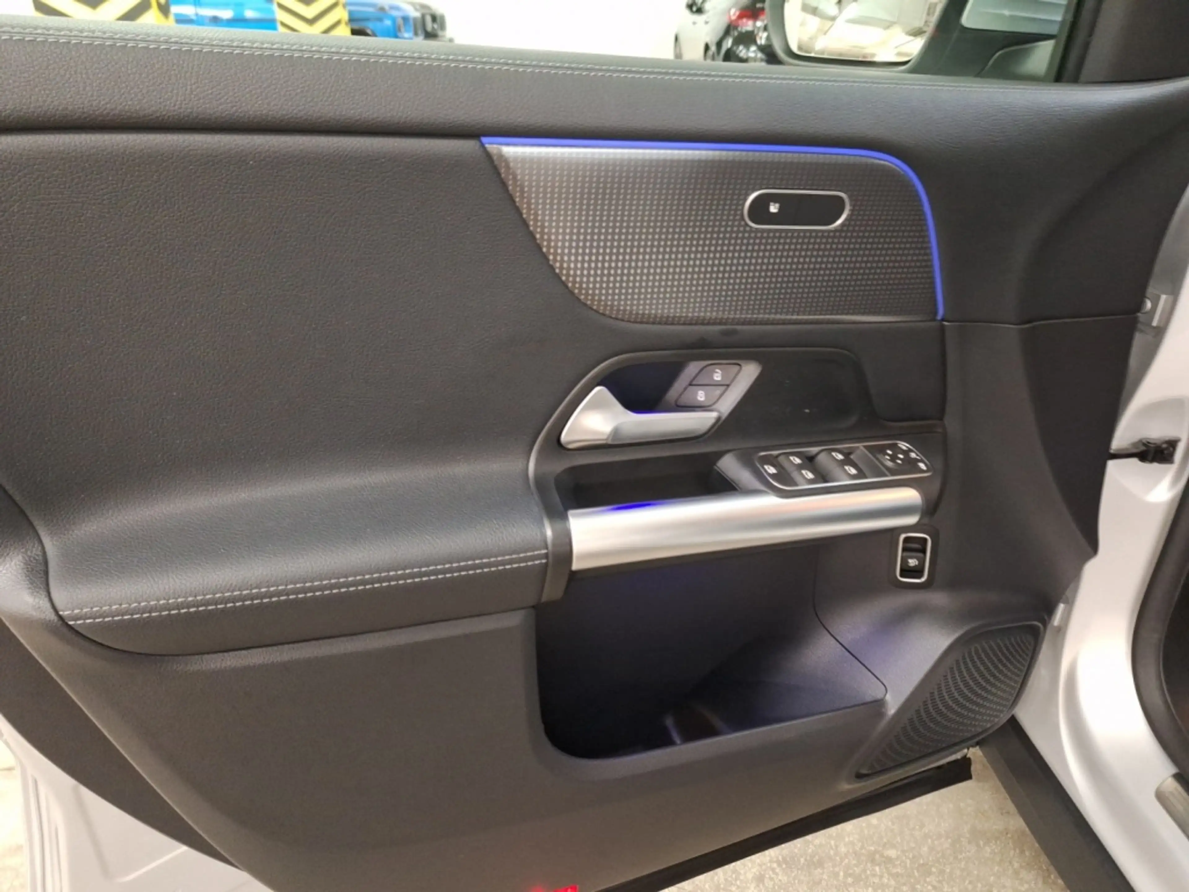 Mercedes-Benz EQA 250 + Progressive LED Distronic Kamera Navi Automatik — photo 11