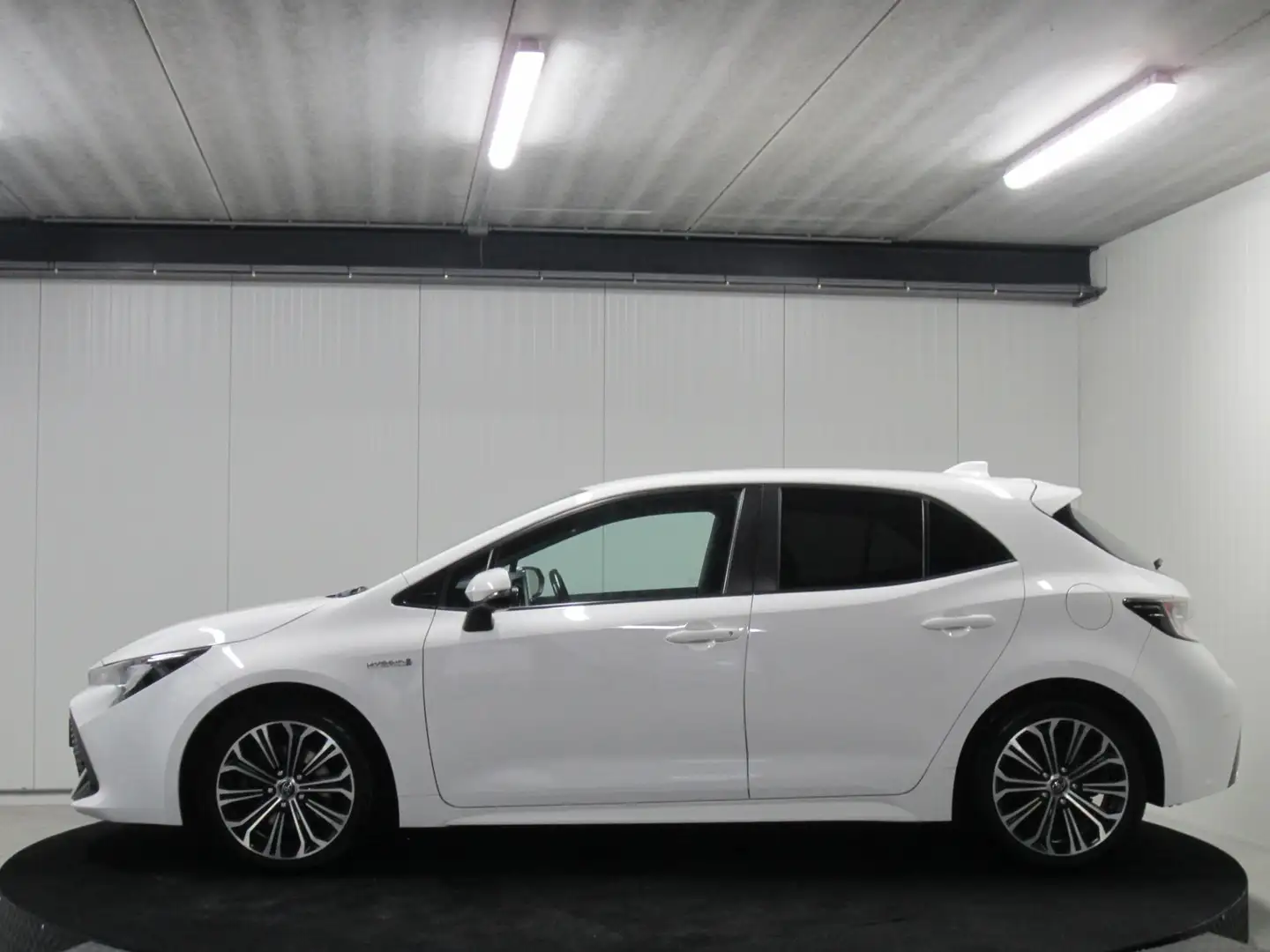 Toyota Corolla 2.0 Hybrid First Edition Navi Trekhaak Wit - 2