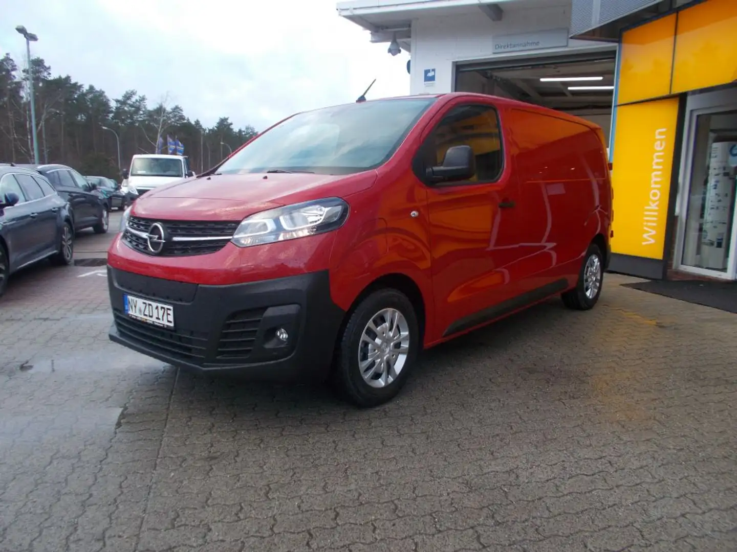 Opel Vivaro-e Vivaro-e Cargo M (75-kWh) Edition Rojo - 2