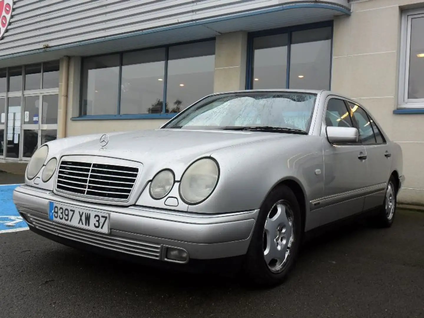 Mercedes-Benz E 300 DTURBO AVANTGARDE - 2