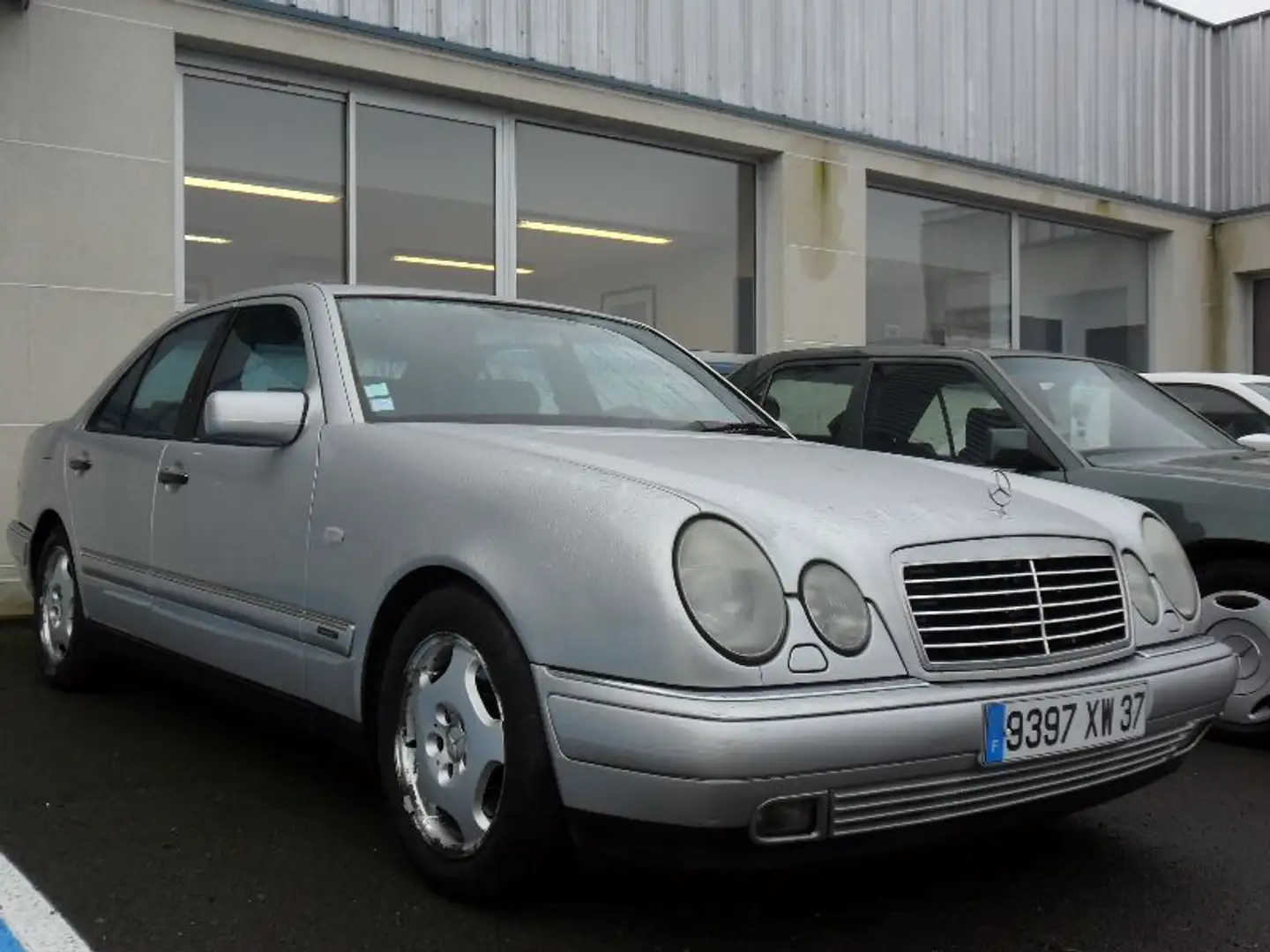 Mercedes-Benz E 300 DTURBO AVANTGARDE - 1