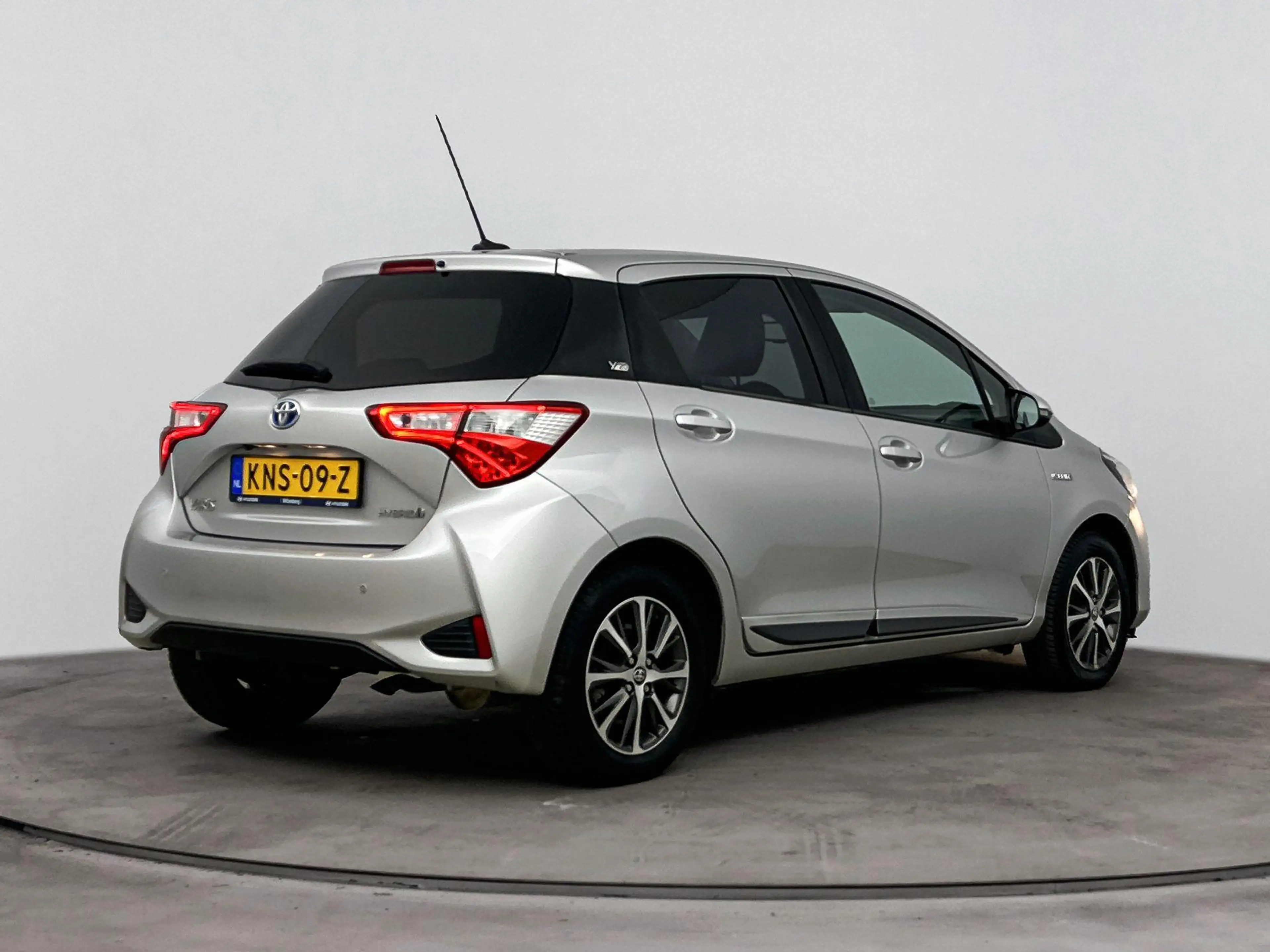 Toyota Yaris 1.5 HYBRID Y20 LIMITED | ALL SEASONS | PDC | CAMER — photo 2