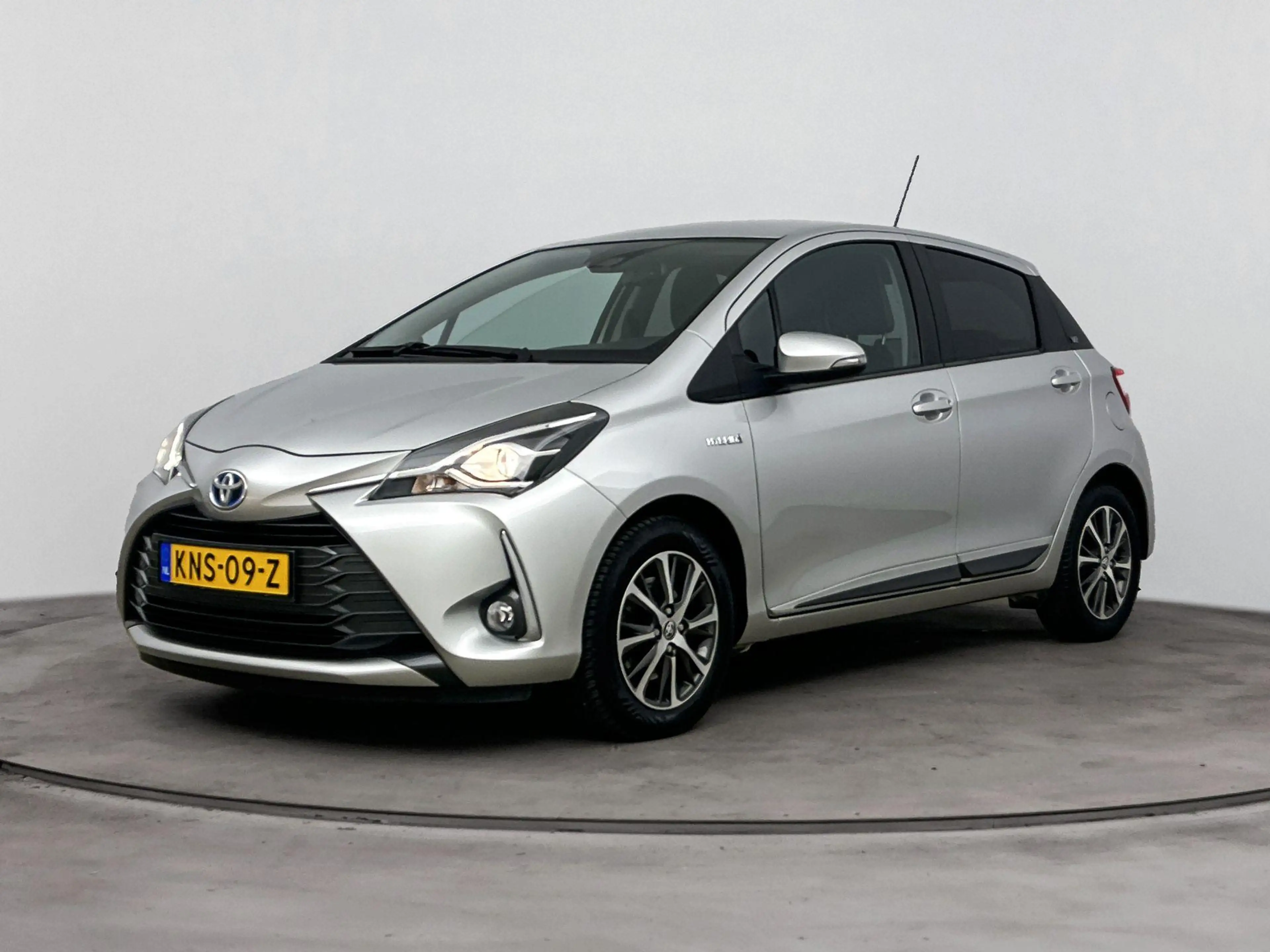 Toyota Yaris 1.5 HYBRID Y20 LIMITED | ALL SEASONS | PDC | CAMER — photo 8