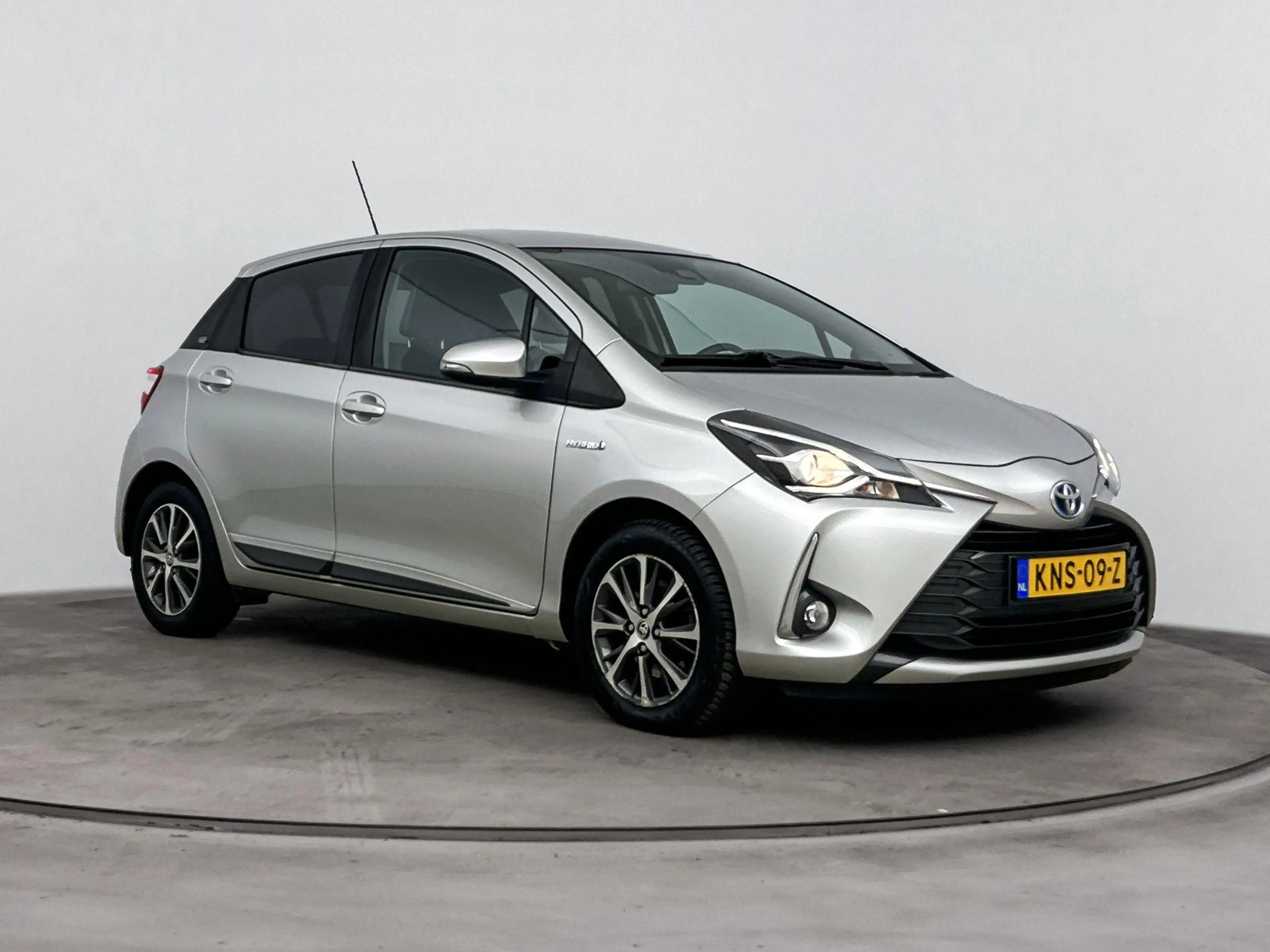 Toyota Yaris 1.5 HYBRID Y20 LIMITED | ALL SEASONS | PDC | CAMER — photo 6