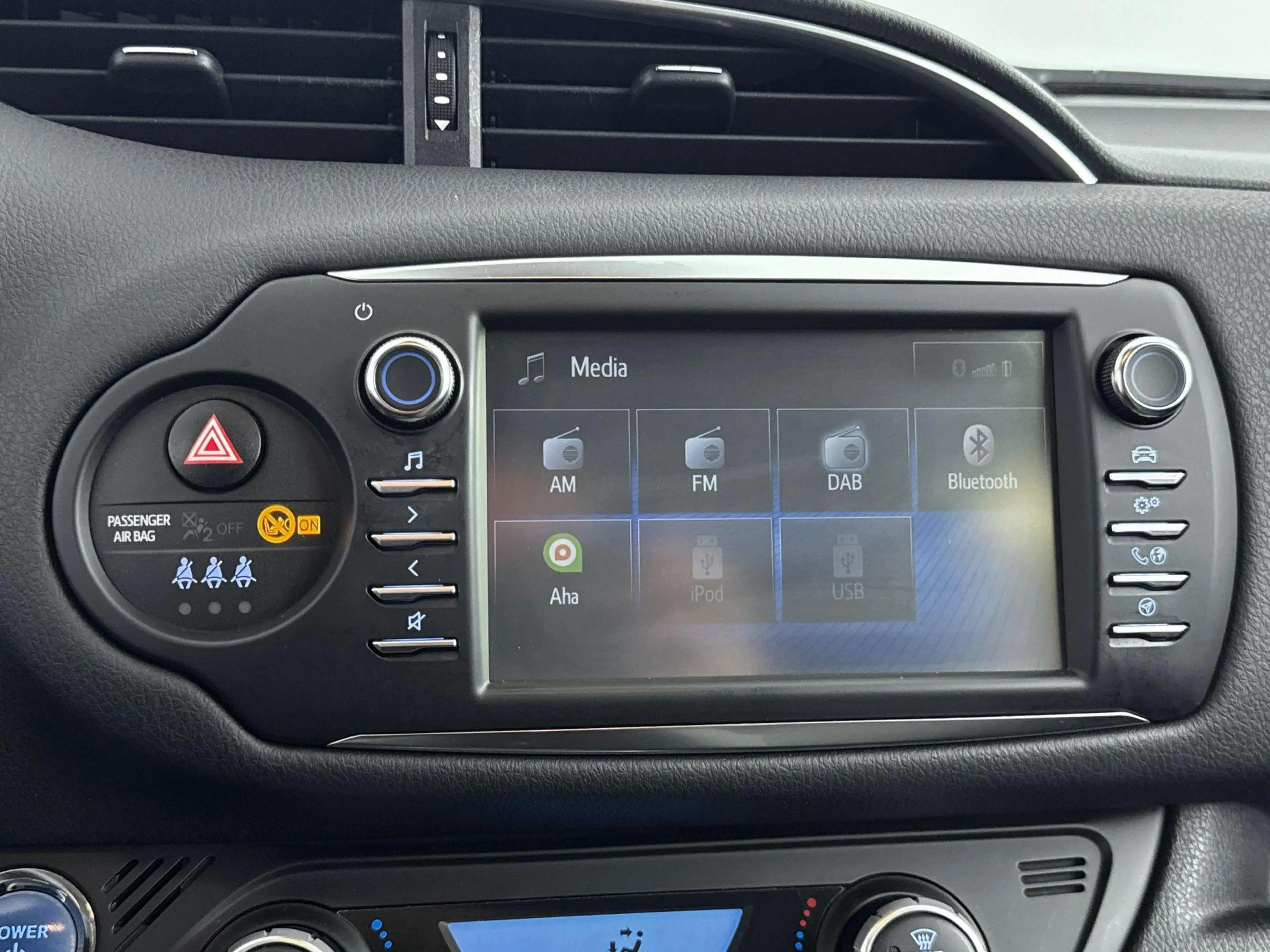 Toyota Yaris 1.5 HYBRID Y20 LIMITED | ALL SEASONS | PDC | CAMER — photo 13