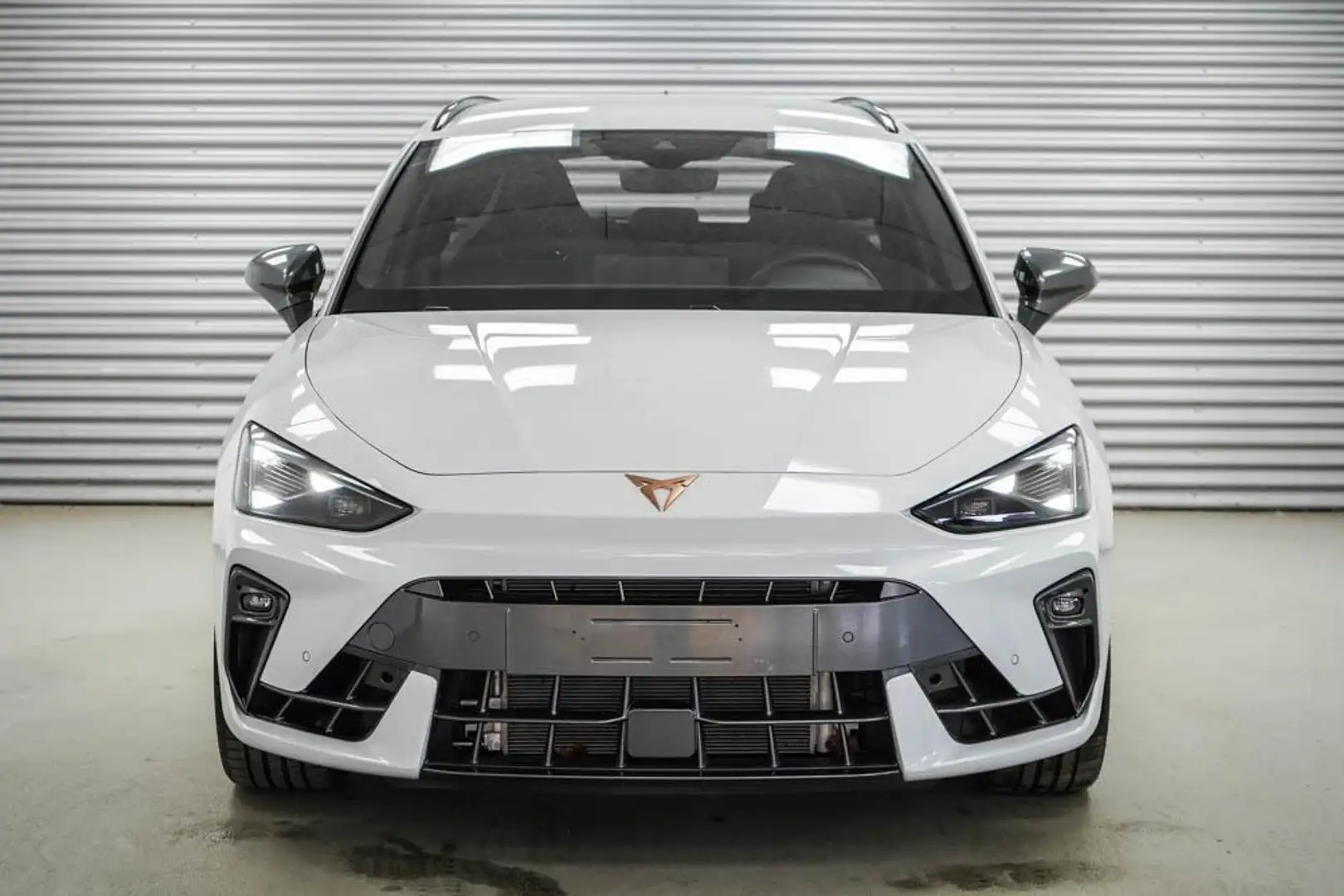 CUPRA Leon Sportstourer ST 2,0 TSI DSG 4x4 VZ - LAGER 245 ... Weiß - 2