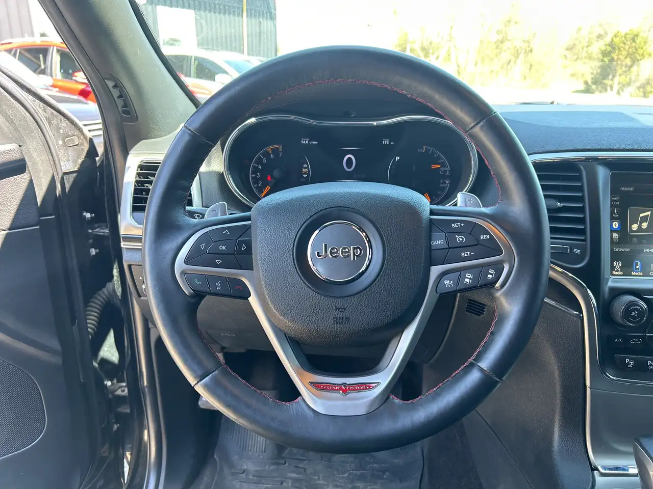Jeep Grand Cherokee снимка Jeep Grand Cherokee