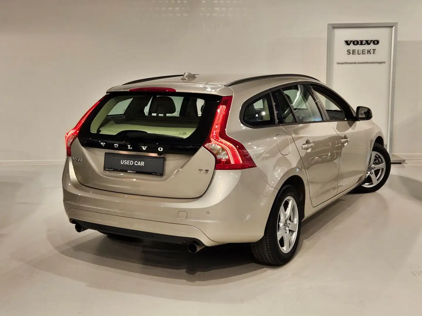 Volvo V60 T3 Gris - 2