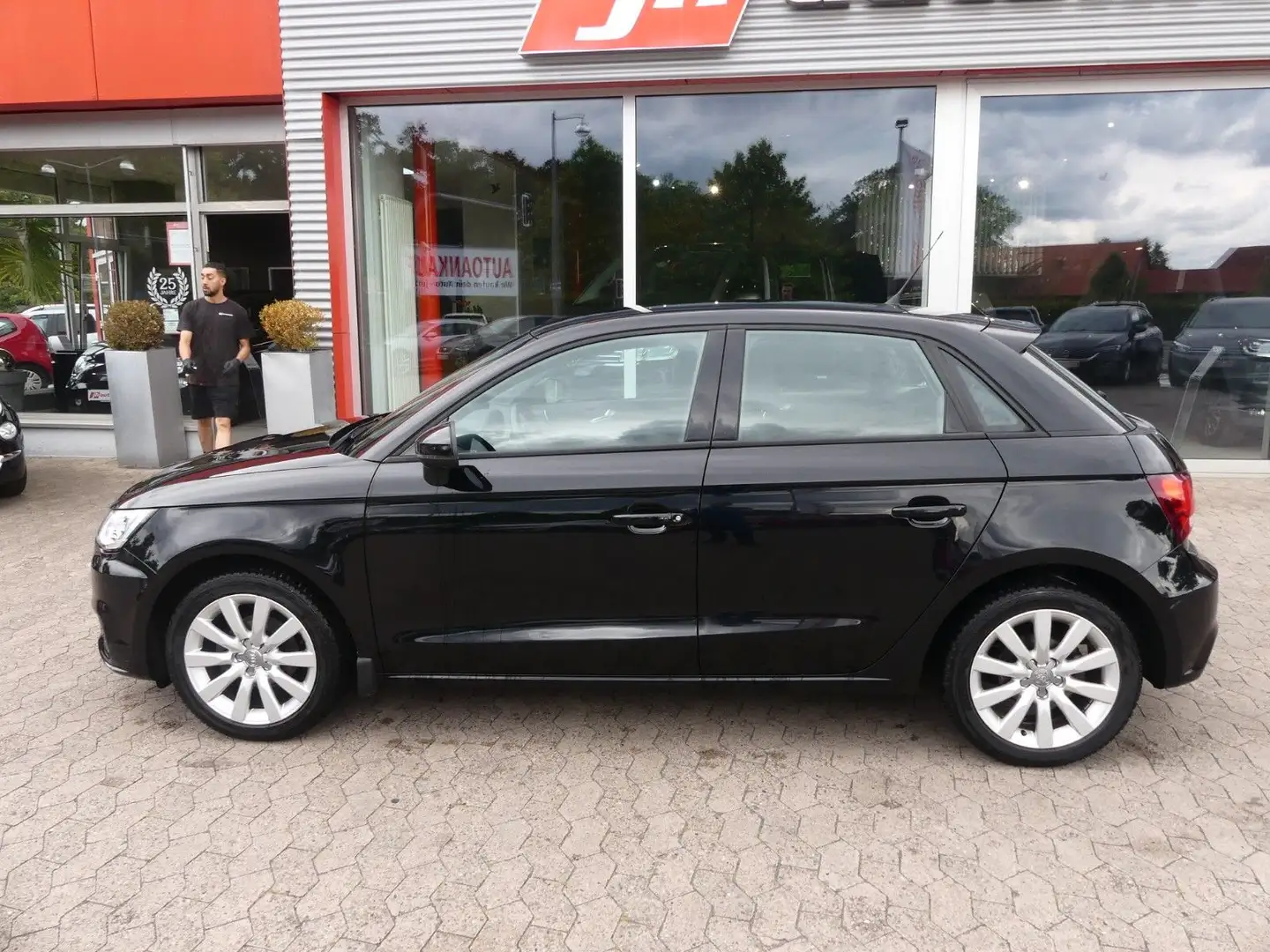 Audi A1 Sportback Xenon*SHZ*Bluetooth*CD*5 Sitze Schwarz - 2