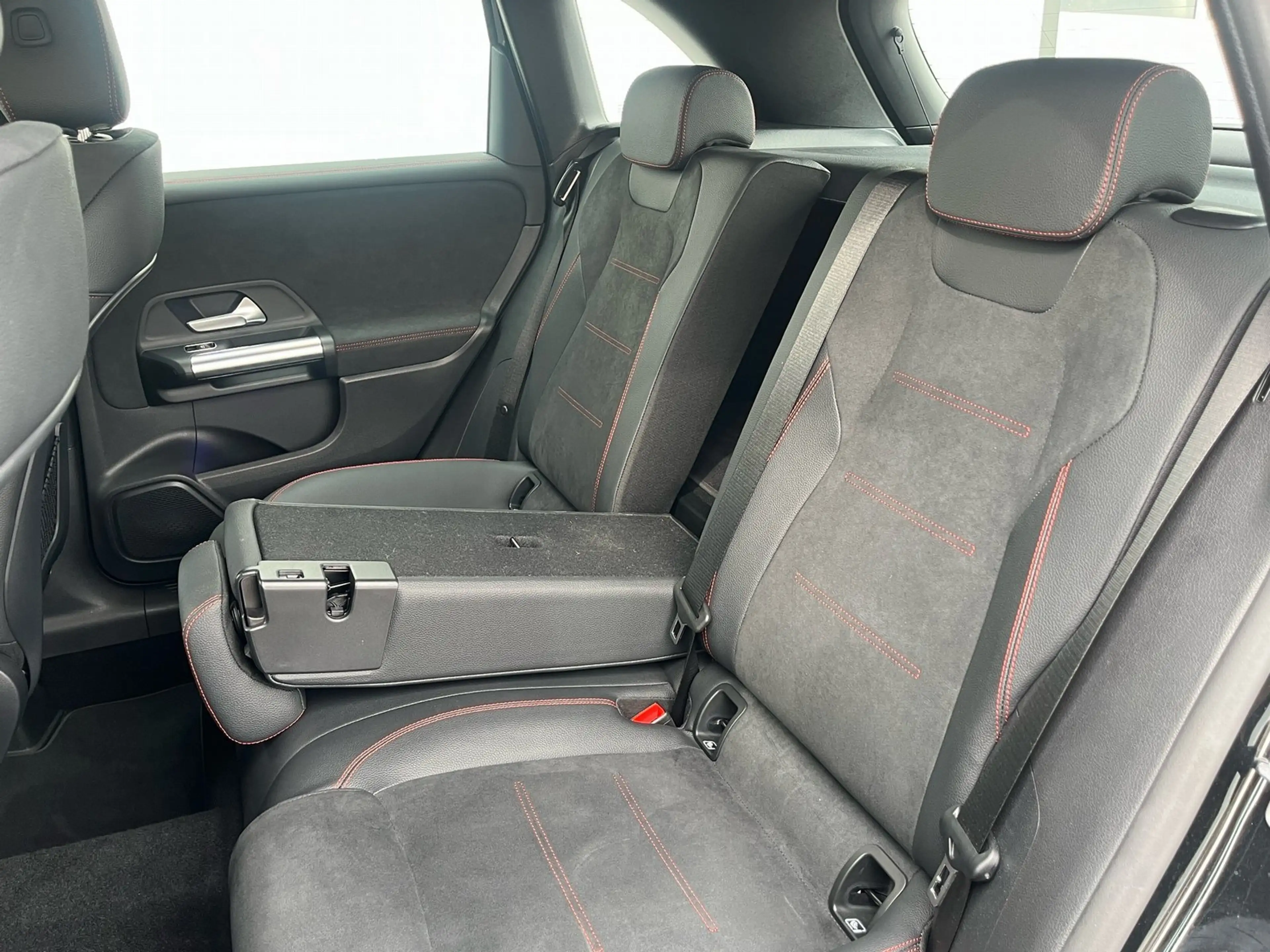 Mercedes-Benz B 220 4MATIC AMG KeyGo LED 360° Distronic — photo 7