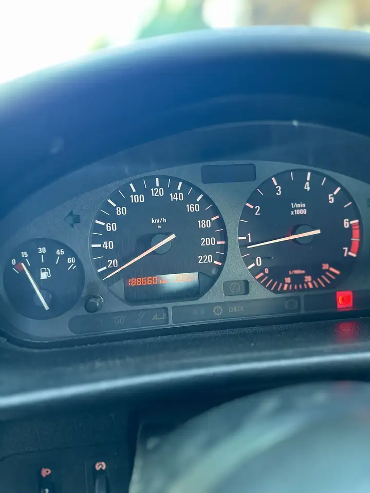 BMW 318i, foto 9