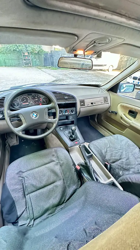 BMW 318i, foto 8