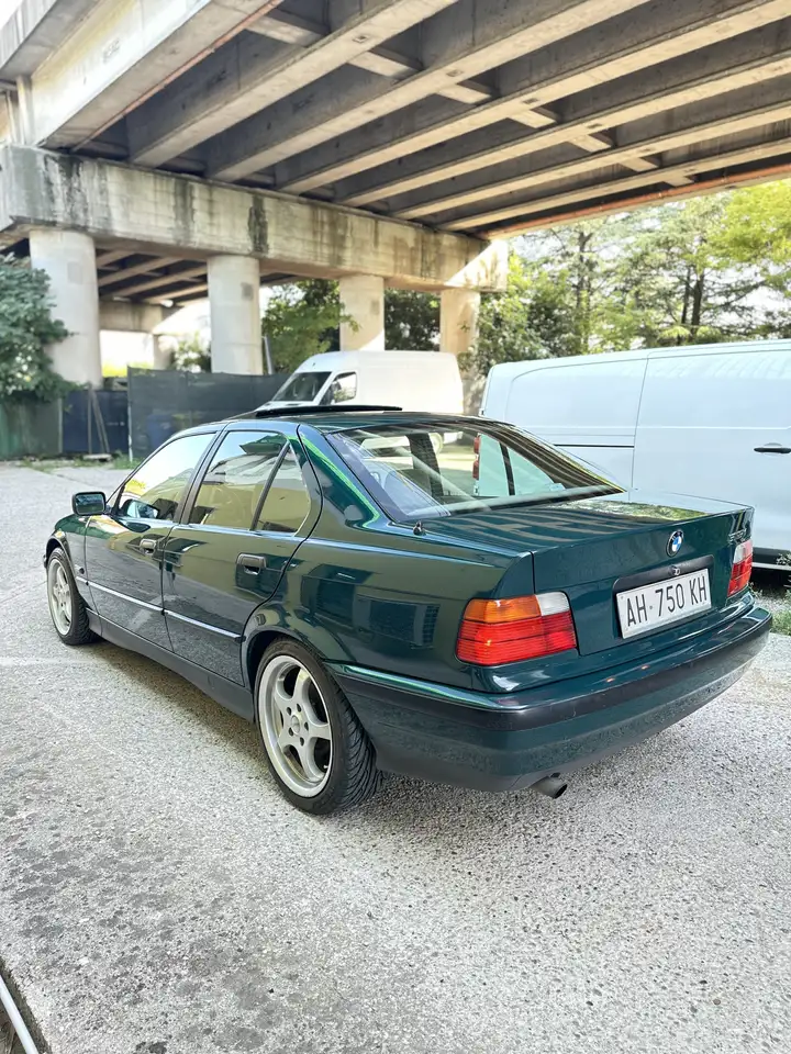 BMW 318i, foto 1