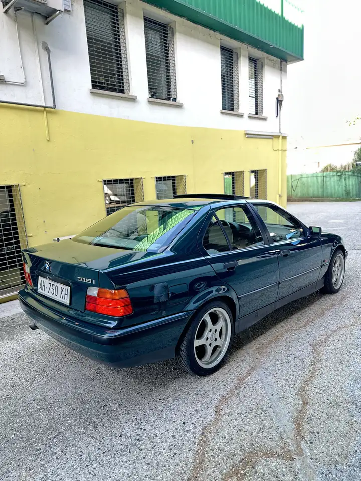 BMW 318i, foto 2