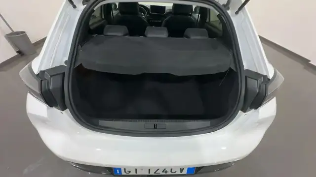 Peugeot 208 view 6