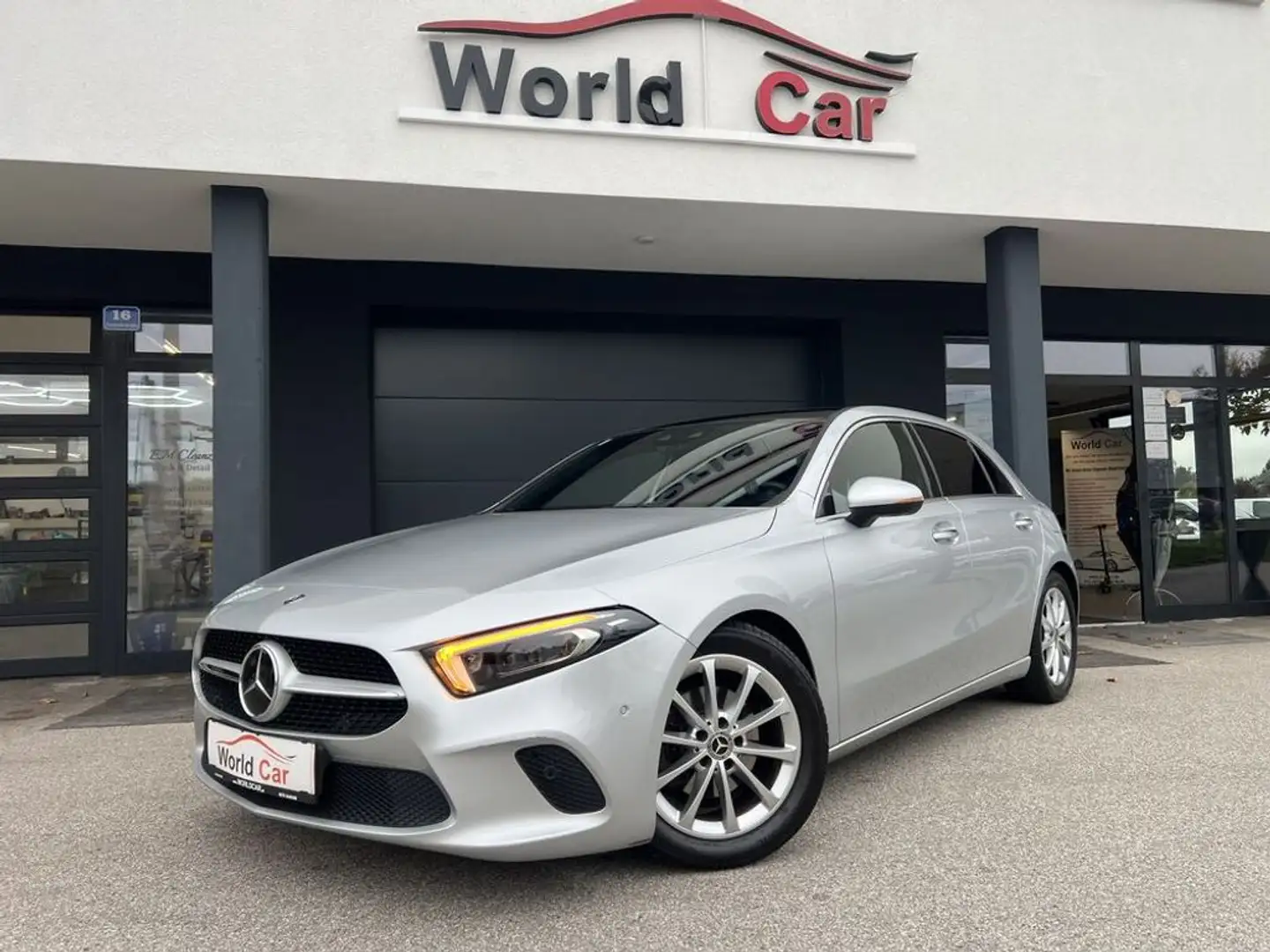 Mercedes-Benz A 180 d Aut. LED-NAVI-PANO-Widescreen Silber - 1