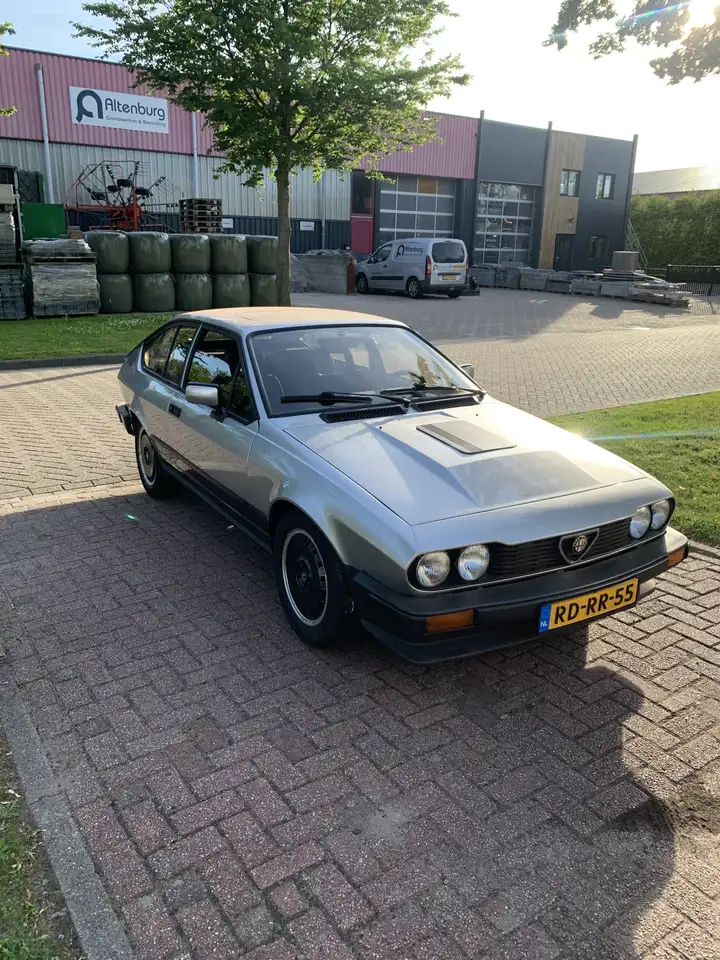 Alfa Romeo GTV 6/2.5, foto 4
