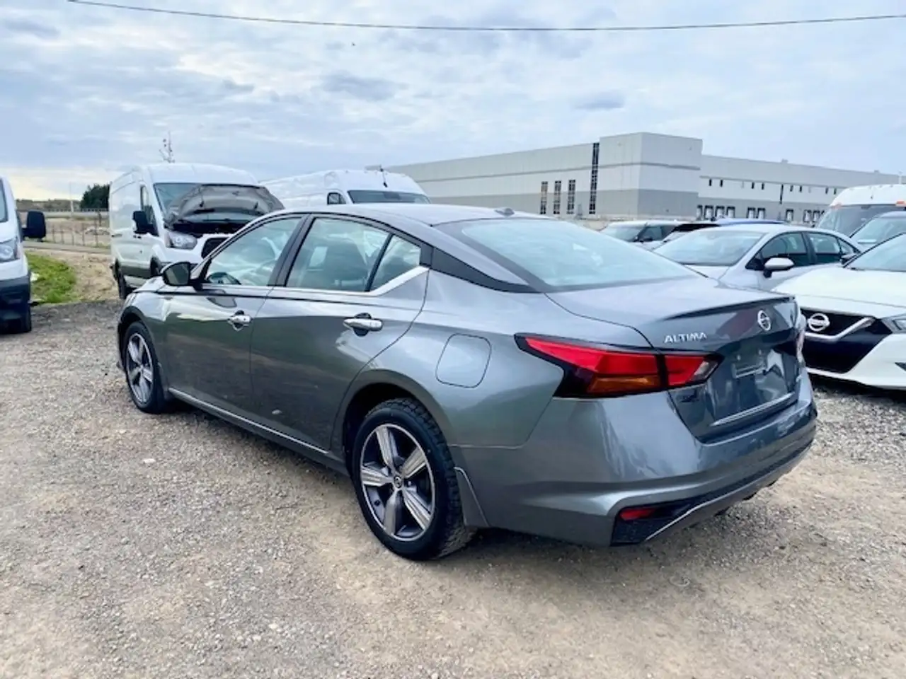 Nissan Altima снимка Nissan Altima