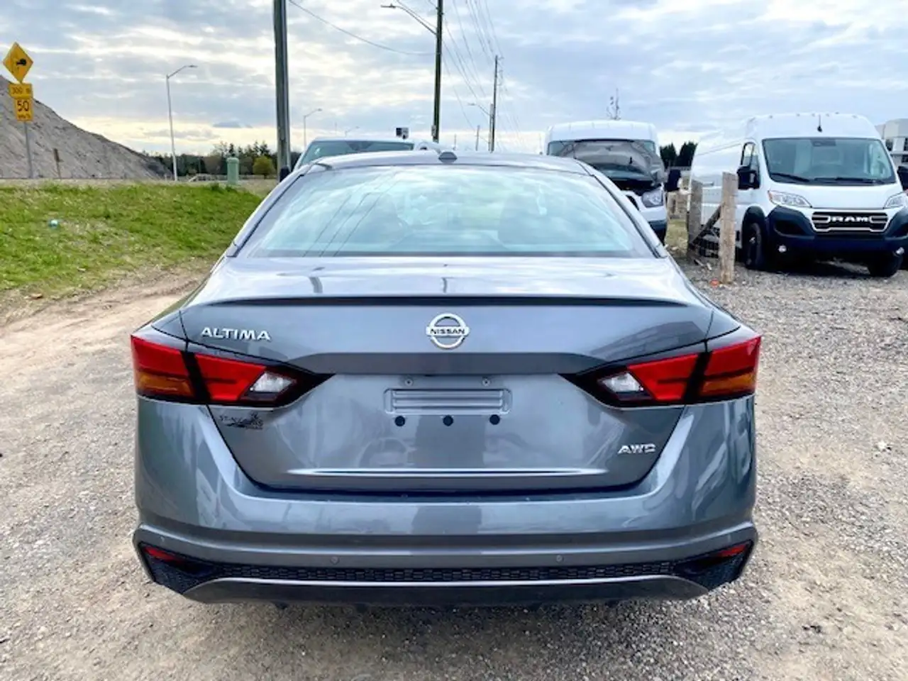 Nissan Altima снимка Nissan Altima