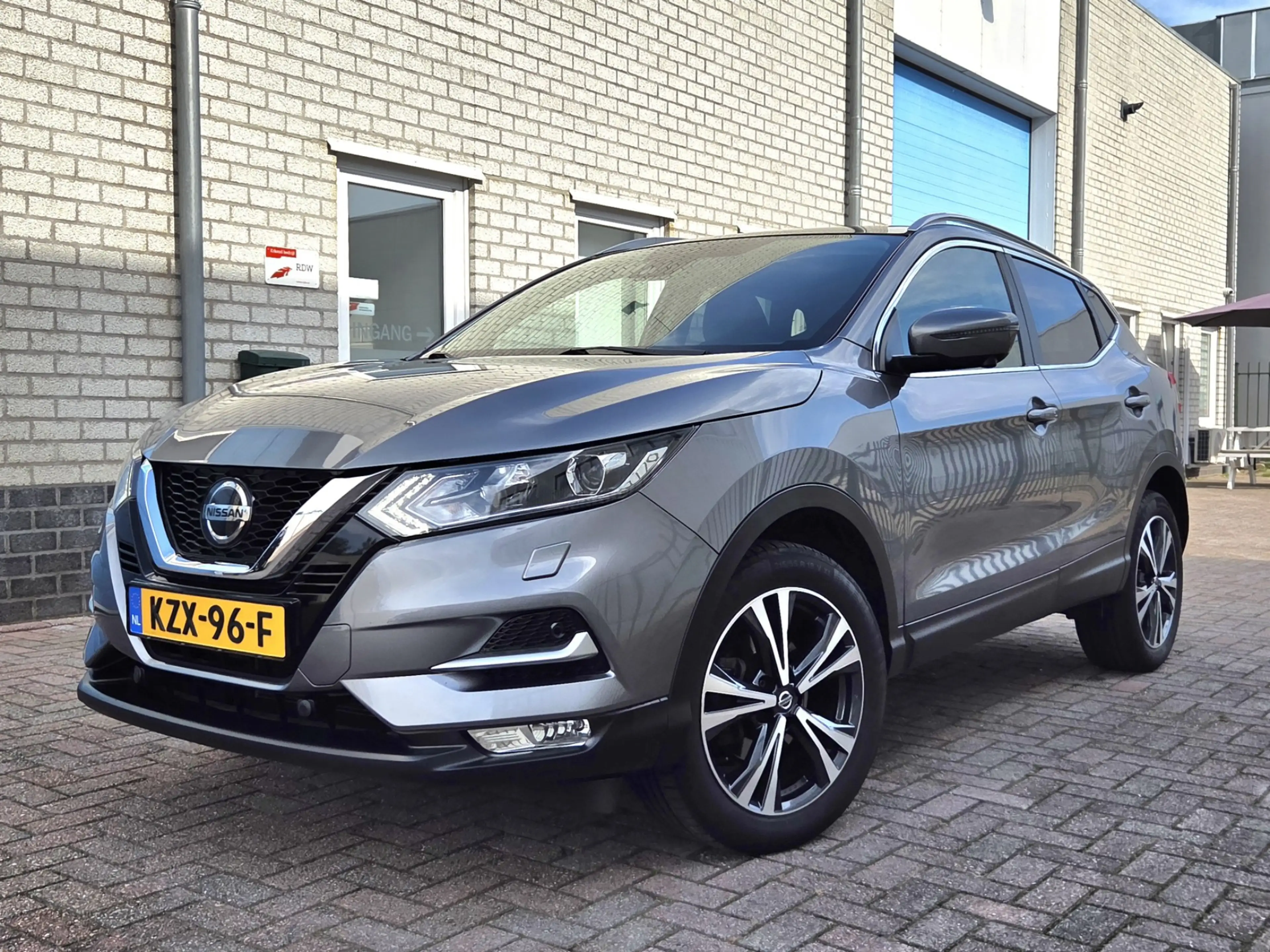 Nissan Qashqai 1.2 N-Connecta Panorama-360Camera-Trekhaak