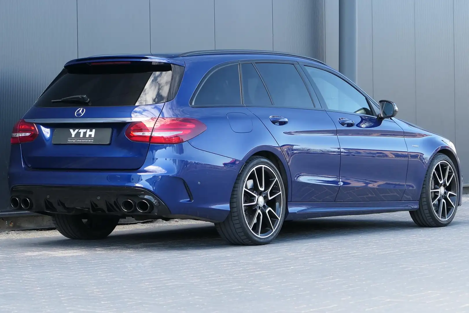 Mercedes-Benz C 450 Estate AMG 4MATIC C43 367pk Leder Navi Distronic+ Blauw - 2