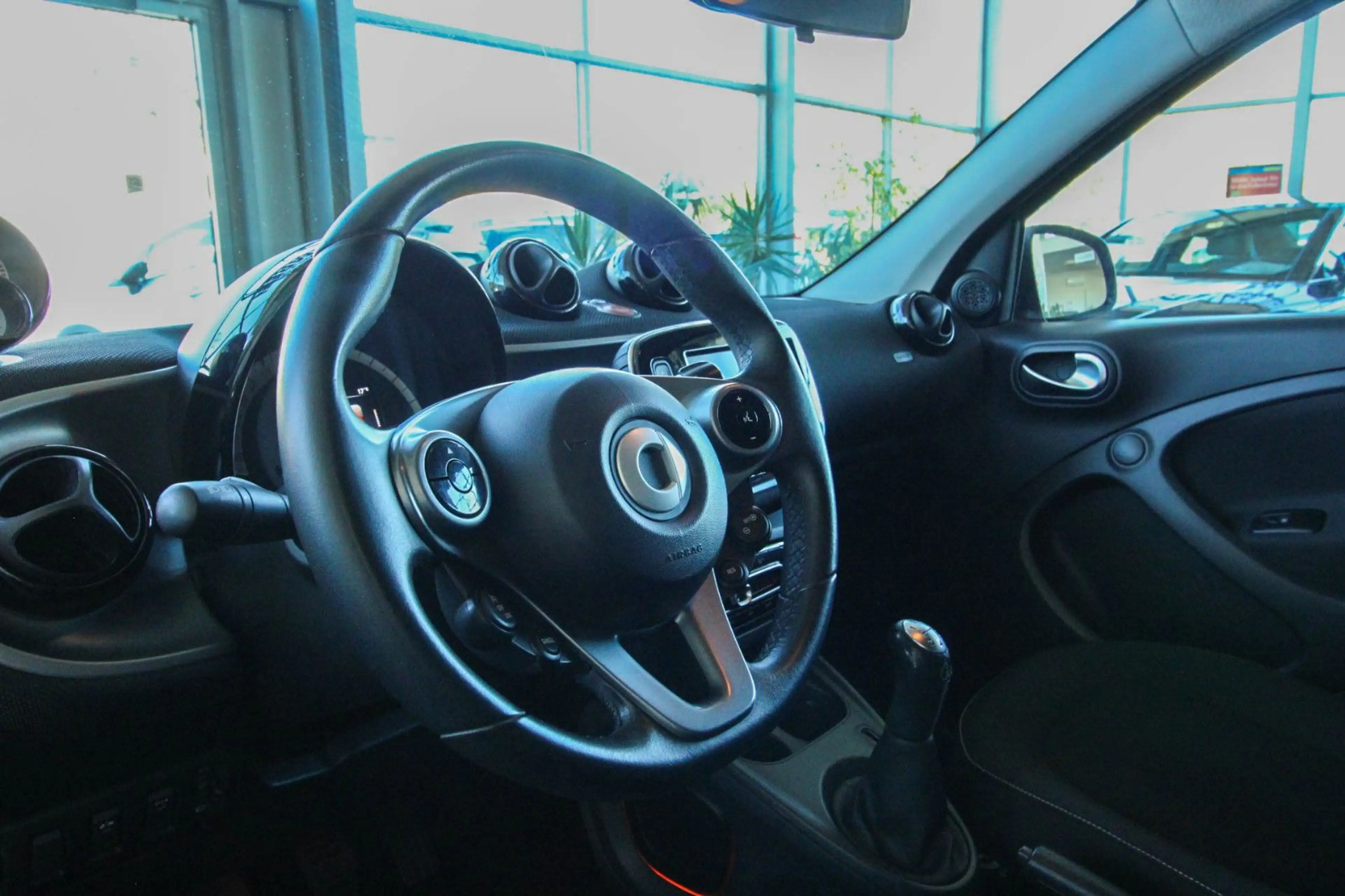 smart forFour Passion/Kamera/SHZ/Klima/Navi/MirrorLink — photo 14