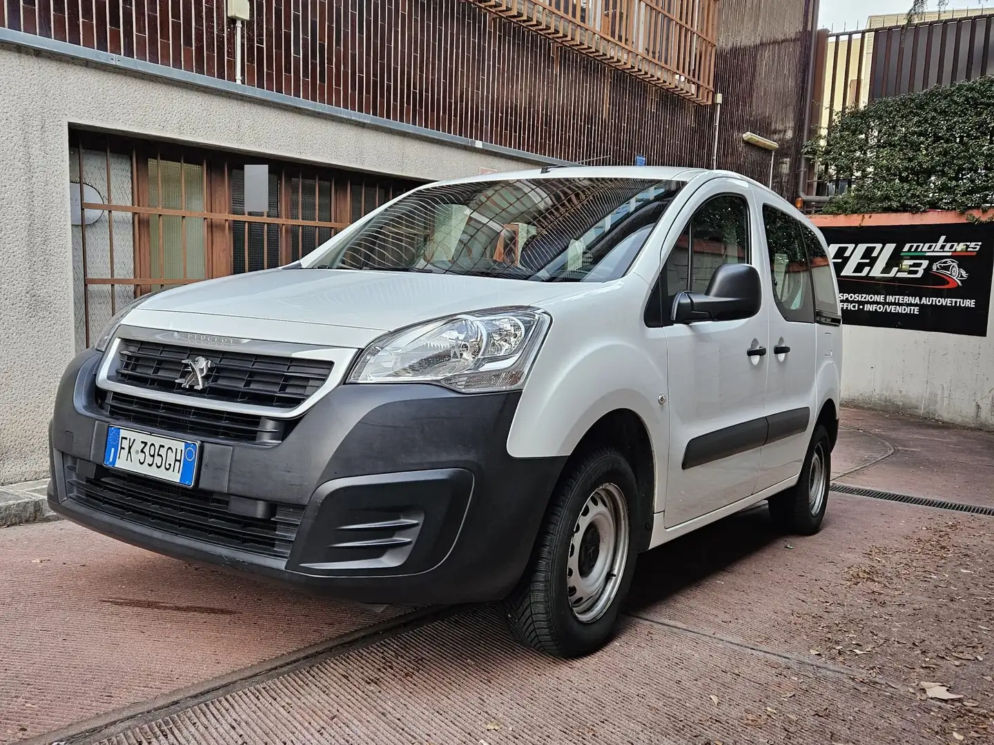 Peugeot Partner Tepee 1.6 hdi Access c/esp 75cv Beyaz - 2