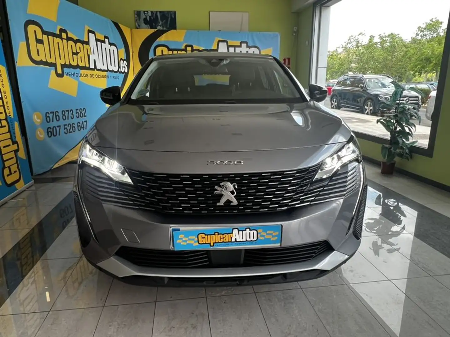Peugeot 3008 1.5BlueHDi Allure S&S EAT8 130 Grau - 2