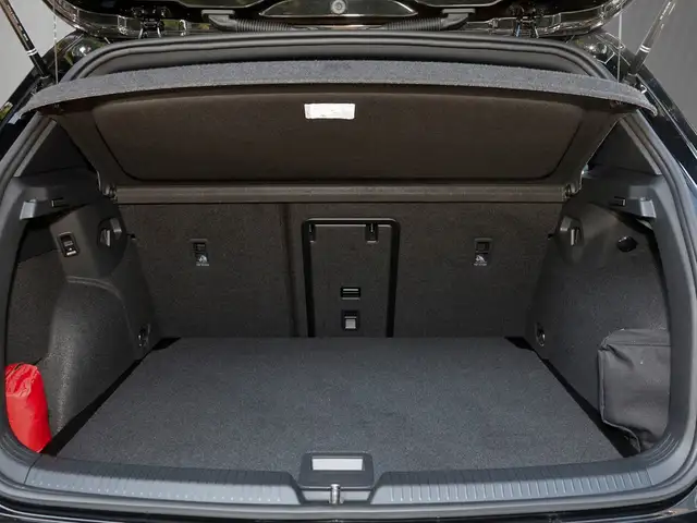 Volkswagen Golf view 8