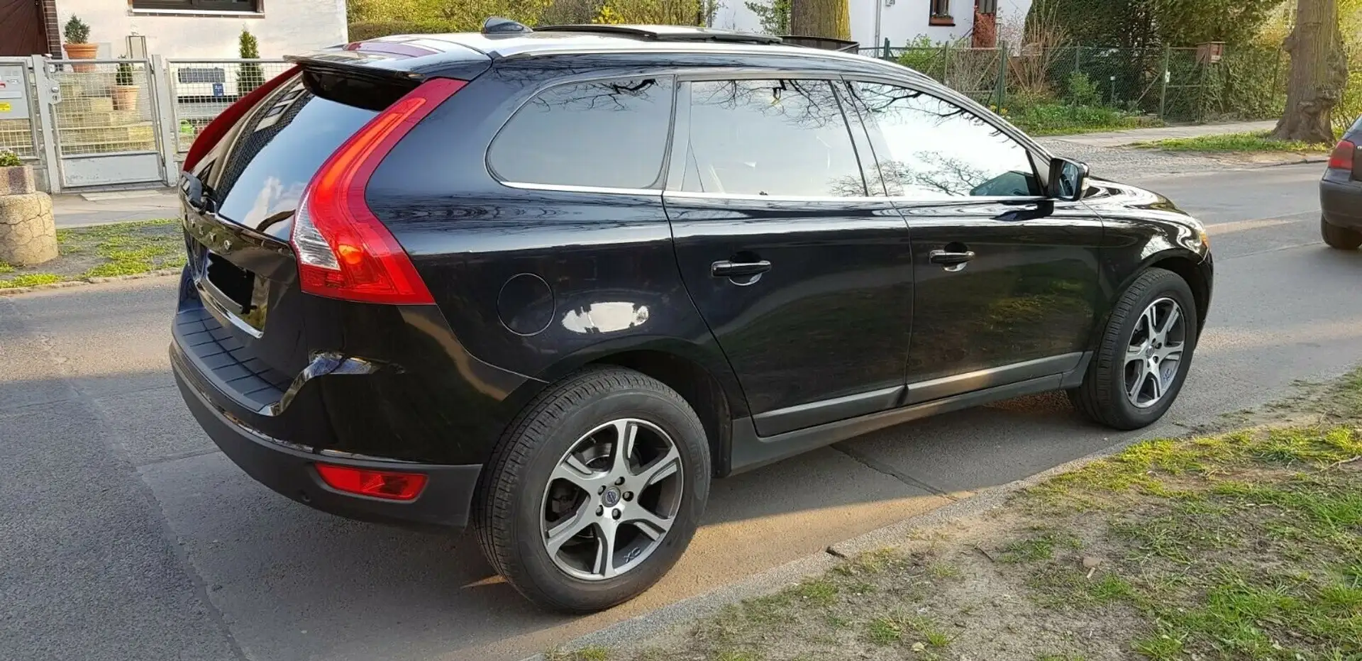 Volvo XC60 XC60 DRIVe Summum Schwarz - 1