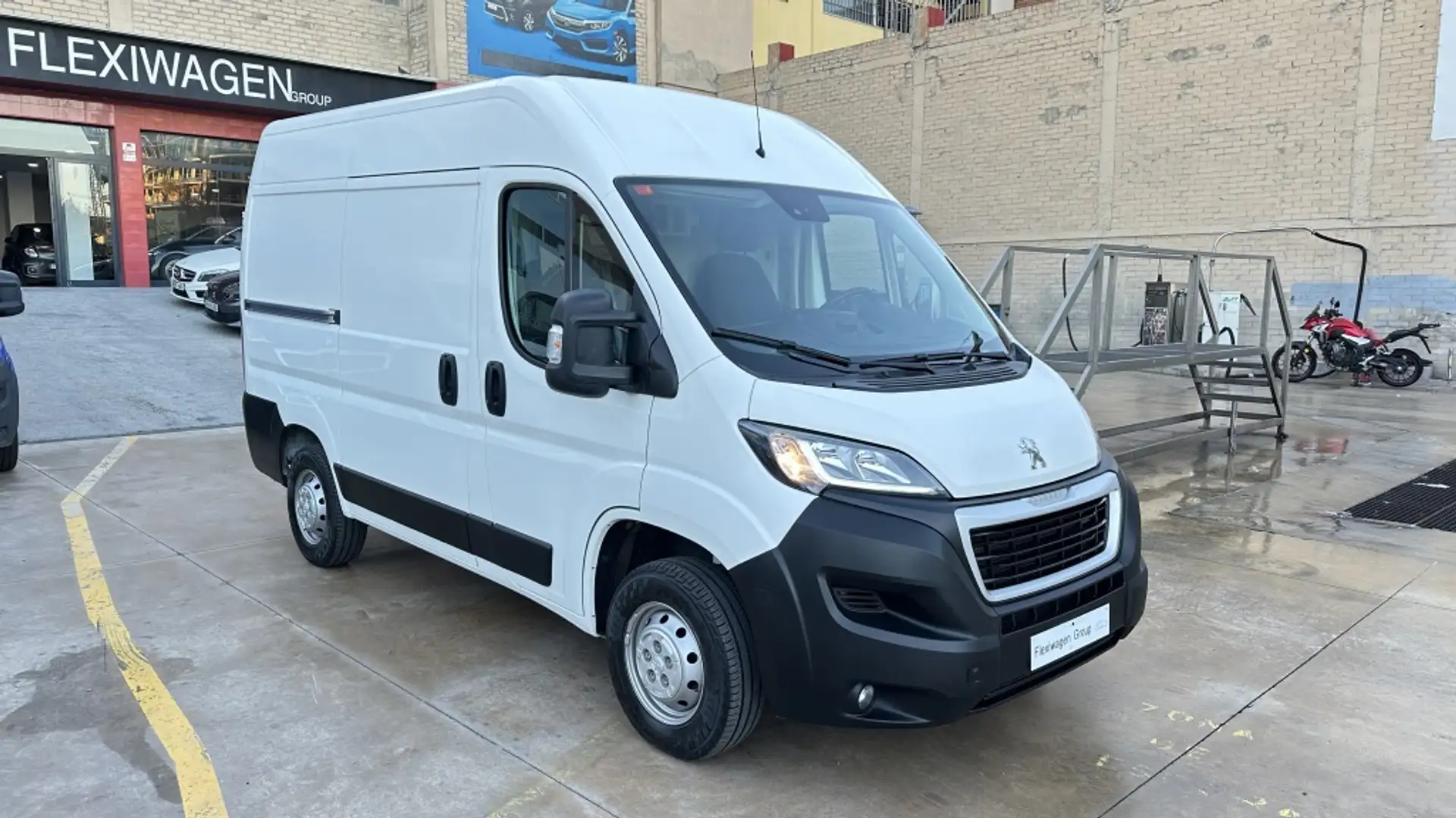 Peugeot Boxer Furgón 2.2BlueHDI 330 L1H1 S&S 140 Blanco - 1