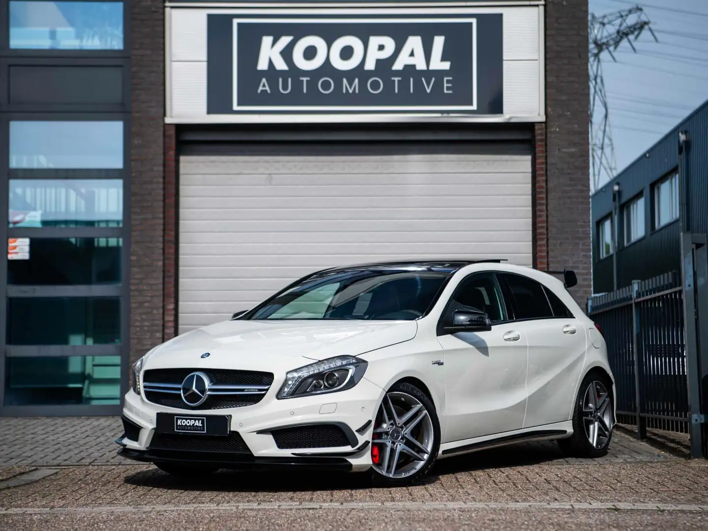Mercedes-Benz A 45 AMG 4MATIC | Aero pakket | Schaalstoelen | Pano | Harm Weiß - 1