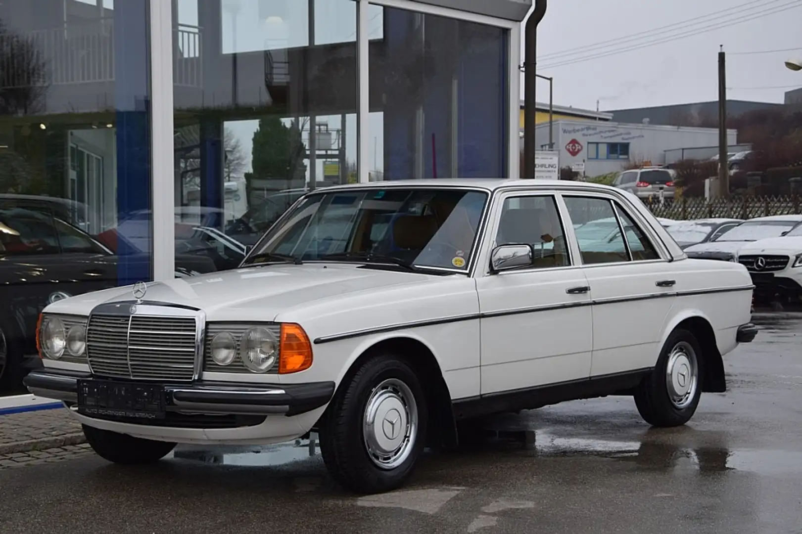 Mercedes-Benz 200 E W123 Weiß - 2
