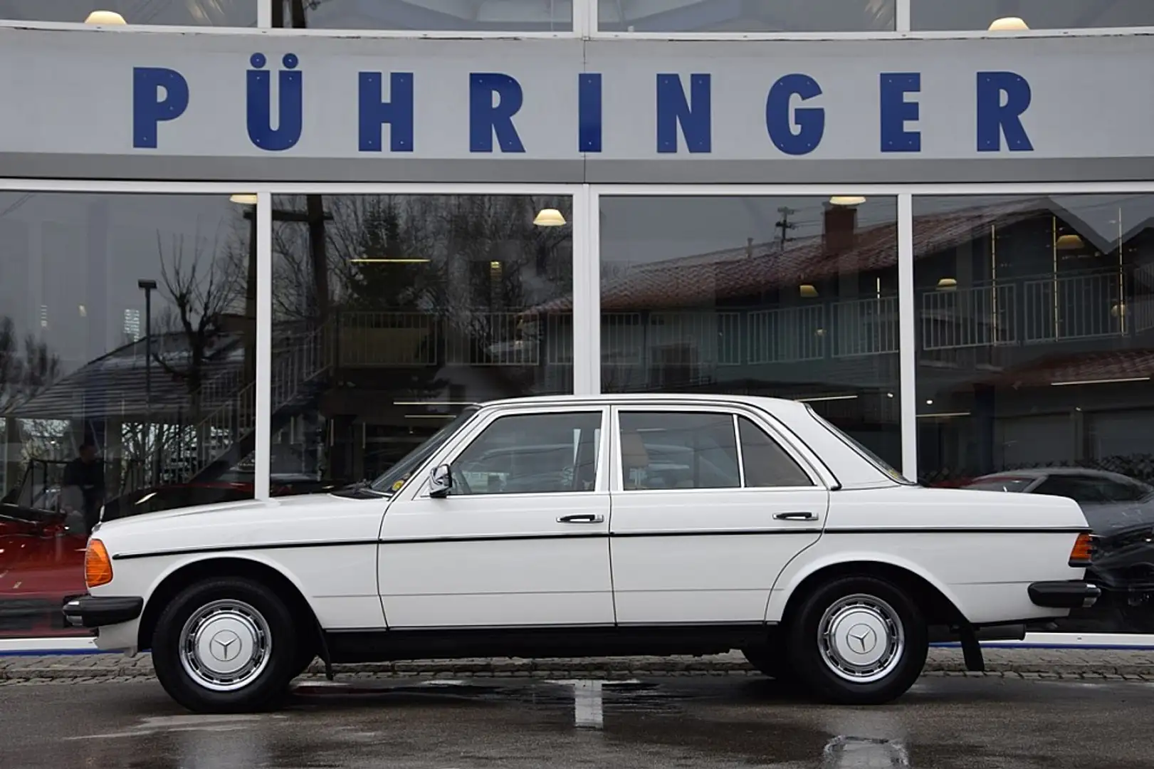 Mercedes-Benz 200 E W123 Bílá - 1