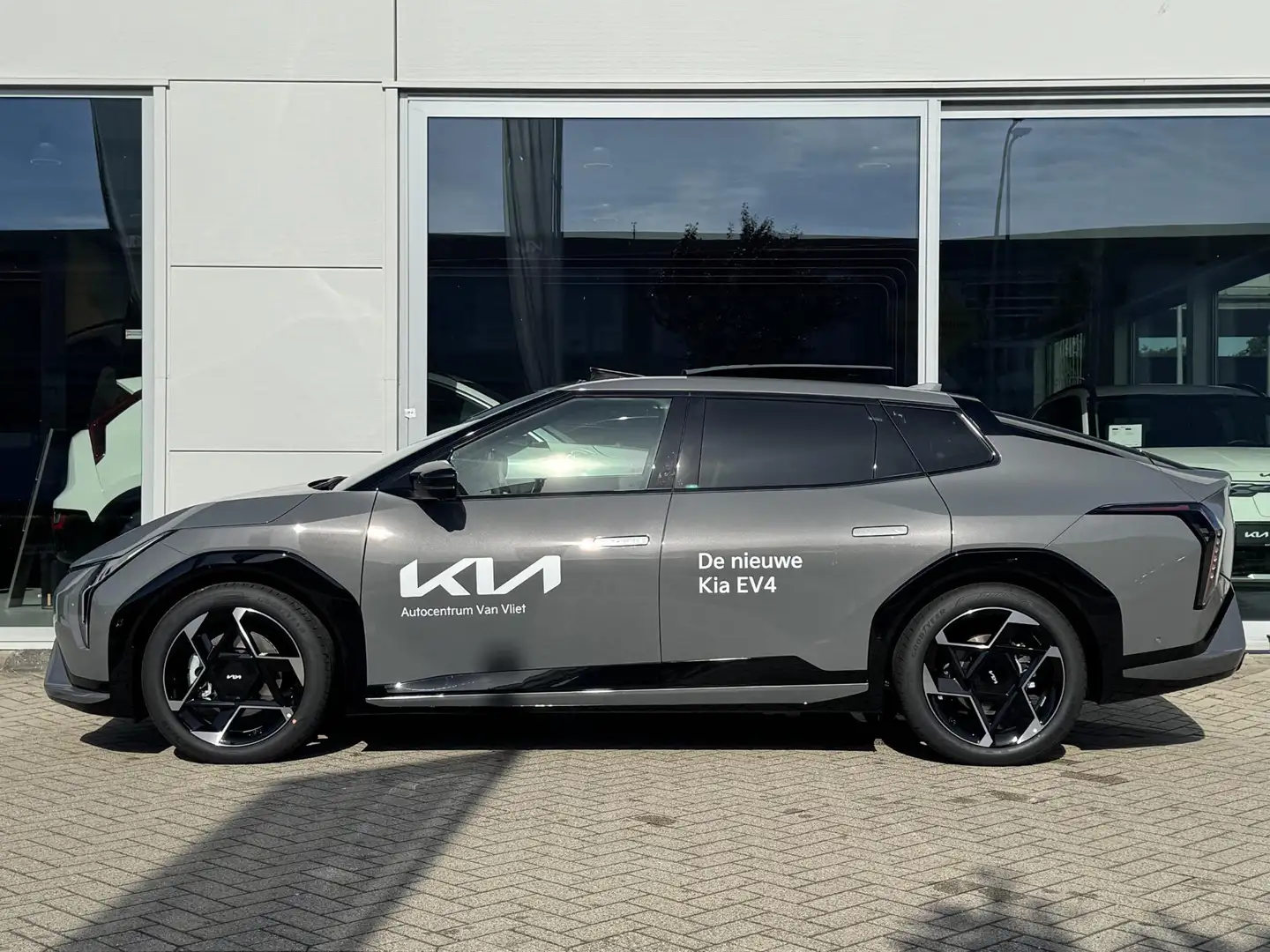 Kia EV4 Fastback GT-PlusLine 81.4 kWh Leverbaar in 2025 | Grijs - 2