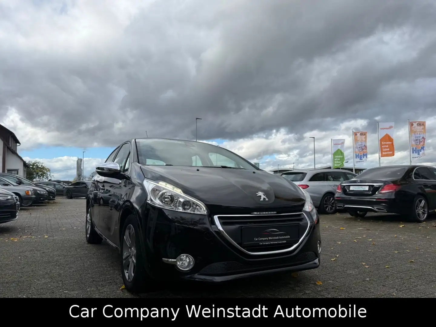 Peugeot 208 Allure Automatik Schwarz - 1