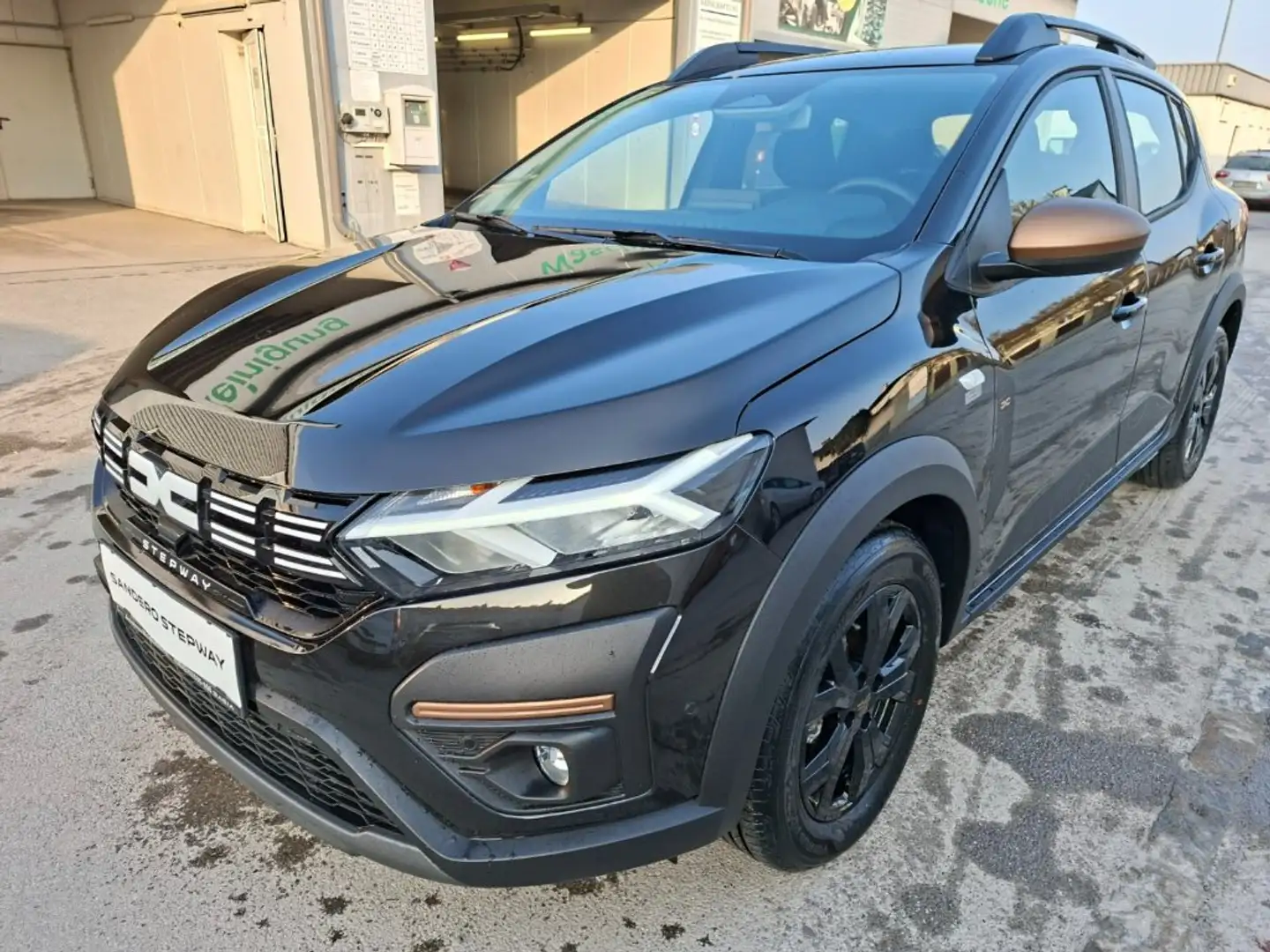 Dacia Sandero 3 Stepway Extreme TCe 90 Grün - 1