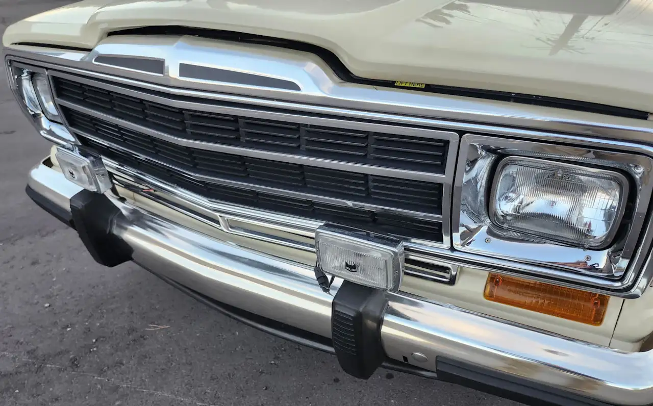 Jeep Wagoneer снимка Jeep Wagoneer