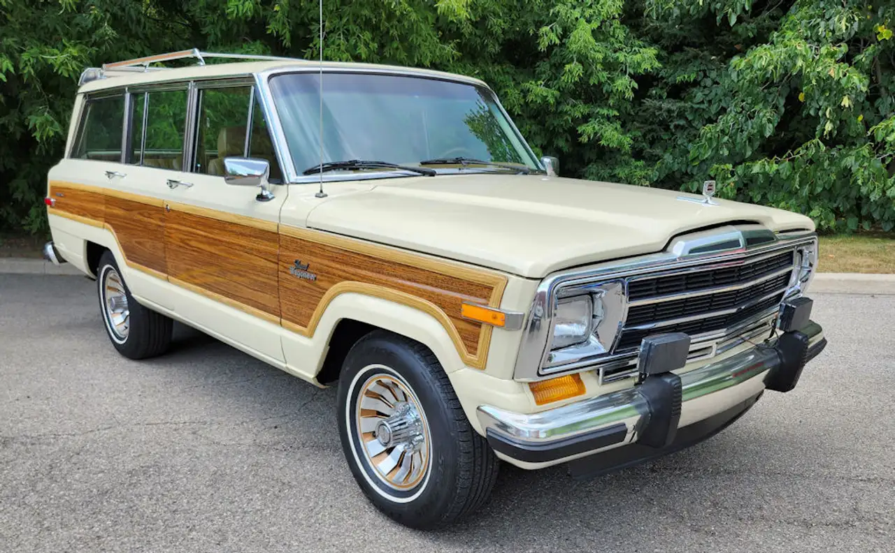 Jeep Wagoneer снимка Jeep Wagoneer