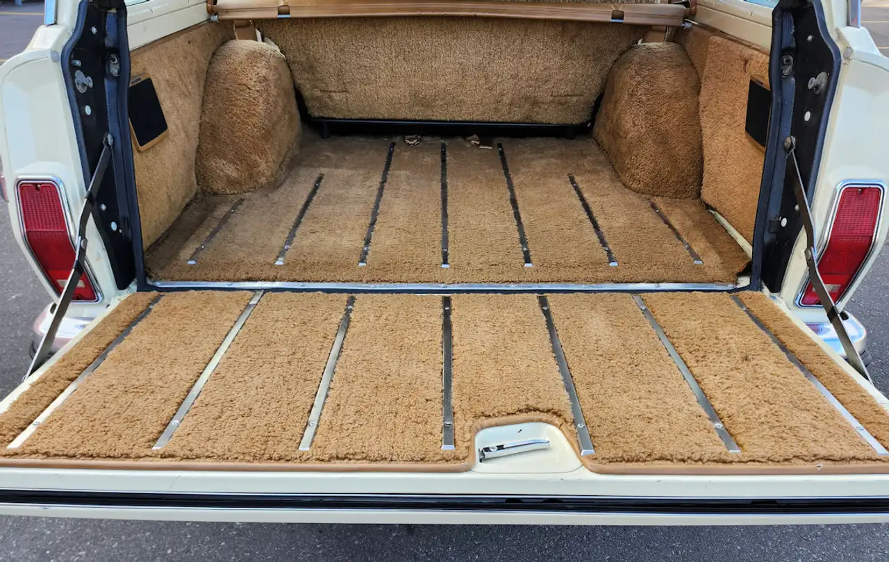 Jeep Wagoneer снимка Jeep Wagoneer