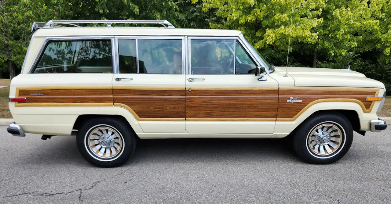 Jeep Wagoneer снимка Jeep Wagoneer